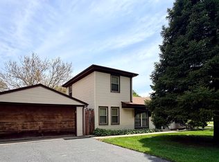 240 W Manchester Dr, Wheeling, IL 60090