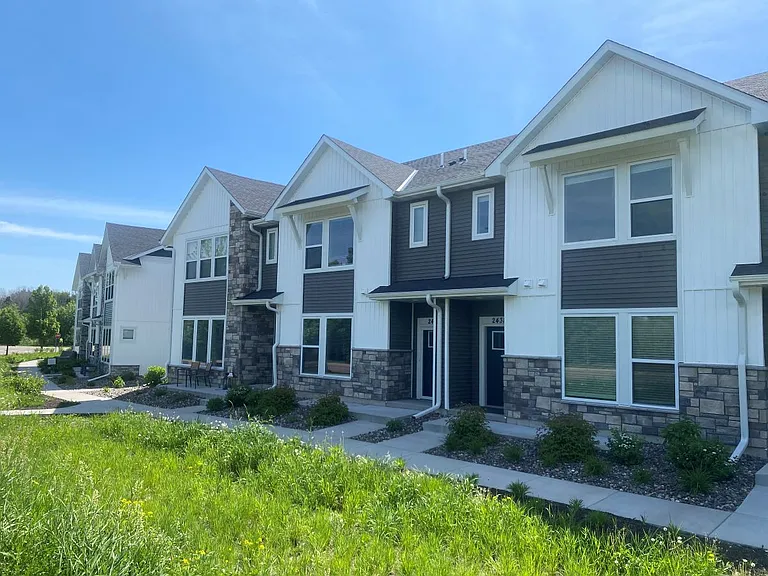 2434 Blossom Cir — Photo 1