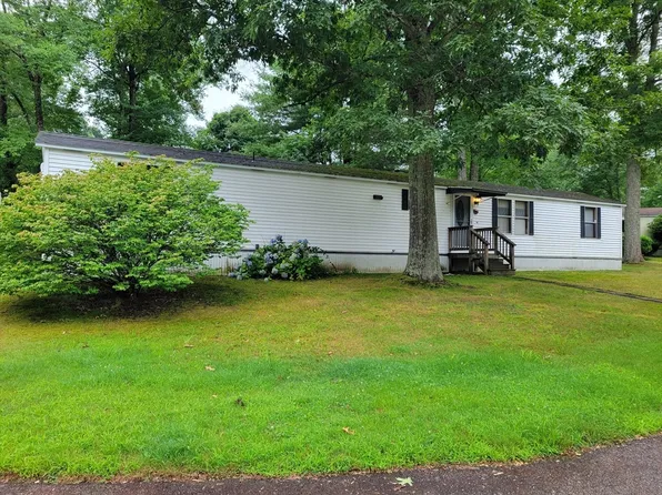 9 5th St, Brookfield, MA 01506