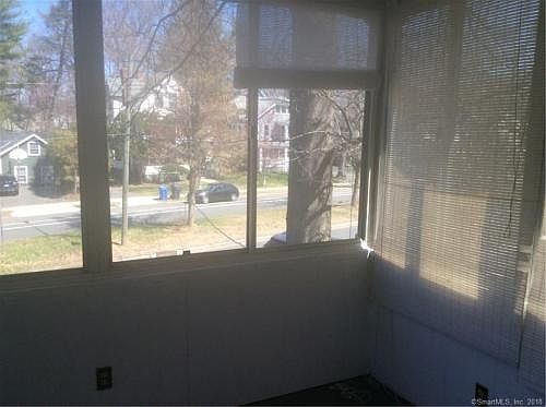 4th image of 985-987 West Blvd