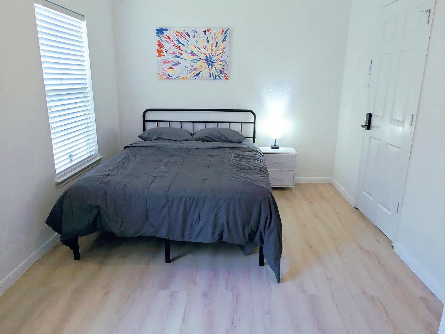 4 bed, 3.0 bath, 2200 sqft, $819 — Photo 2