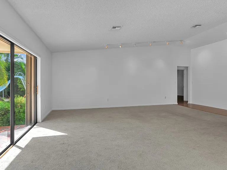 21131 Highland Lakes Blvd — Photo 5