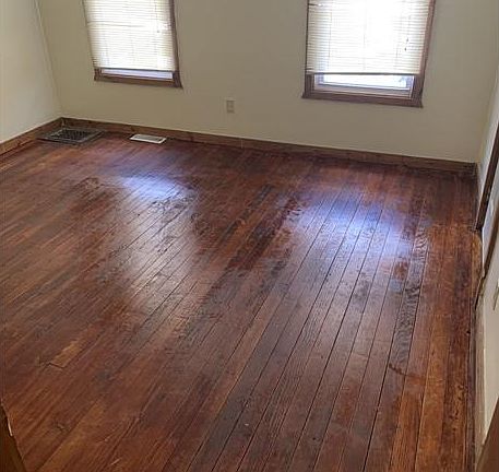 2nd image of 122 Lamberton St Floor 1