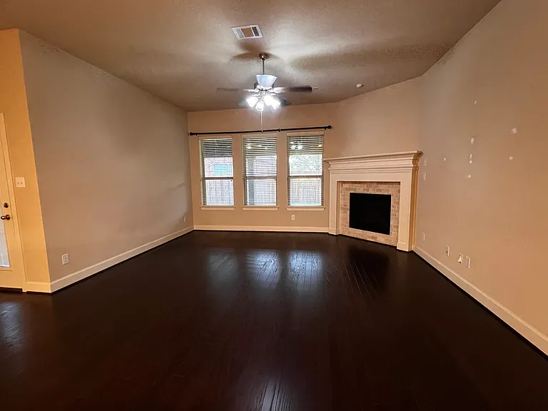 5928 Silverton Ave — Photo 10