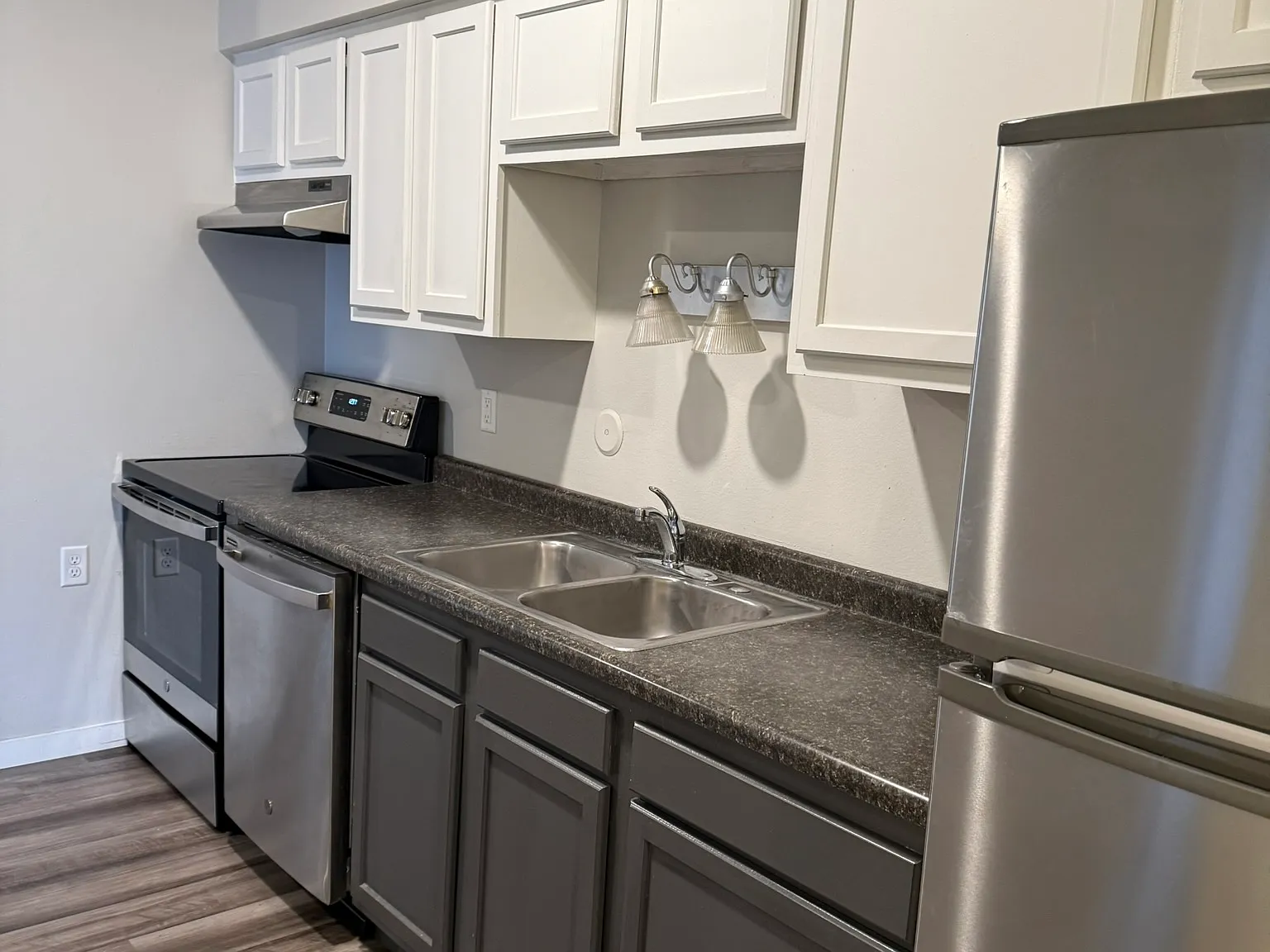 3 bed, $3,275 — Photo 2
