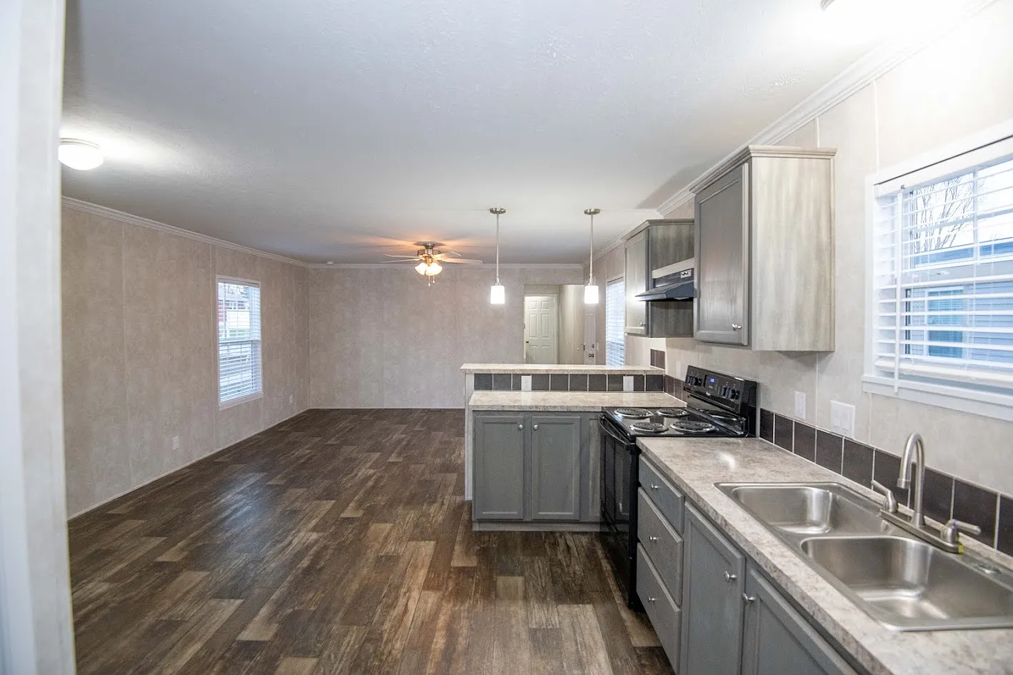 3 bed, 1050 sqft, $1,100 — Photo 4