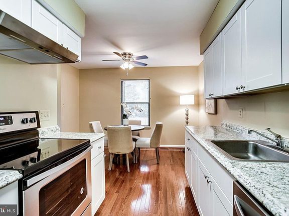 5th image of 939 Barton Oaks Pl