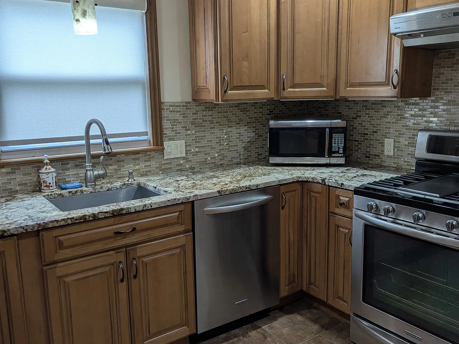 3 bed, 1000 sqft, $3,000 — Photo 4