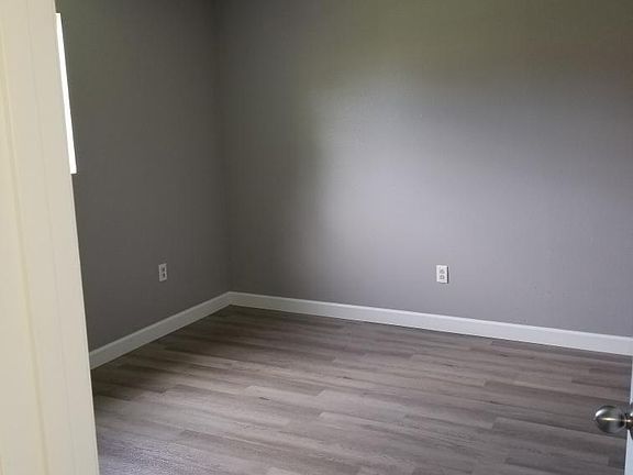 5th image of 1637 Caton Ct