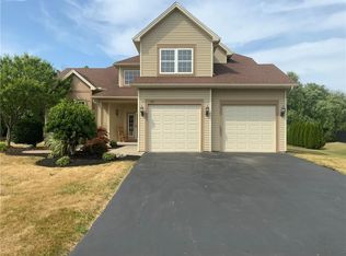 362 Whispering Pines Cir, Rochester, NY 14612