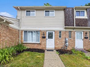 1381 Laurel Valley Dr, Waterford, MI