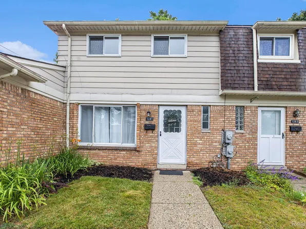 1381 Laurel Valley Dr, Waterford, MI 48327