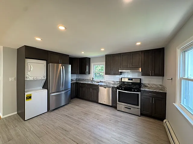 3 bed, $2,950 — Photo 1