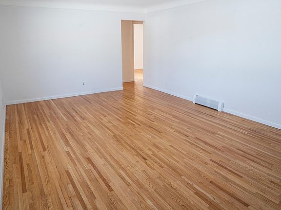 3rd image of 1176 Lawson Ave E
