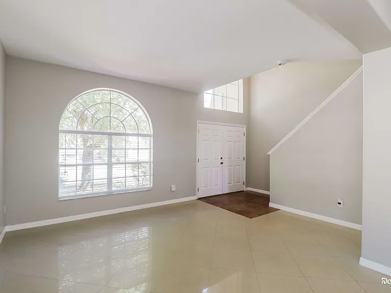 30630 Annadale Dr — Photo 3