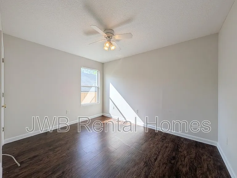 8526 Kona Ave — Photo 9