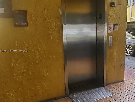 3rd image of 1555 W 44th Pl APT 316