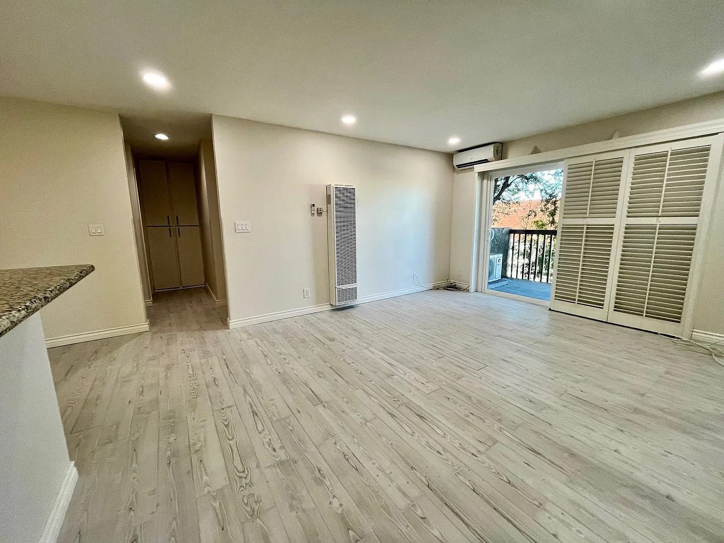 Bright and fresh 2-bed, 2-bath Lawndale Condo — Photo 3