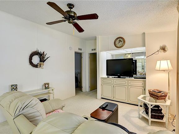 3rd image of 933 Oleander Cir