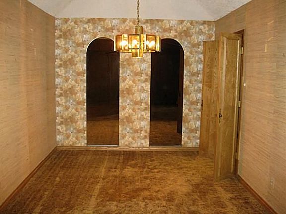 2nd image of 500 Oakcrest Dr