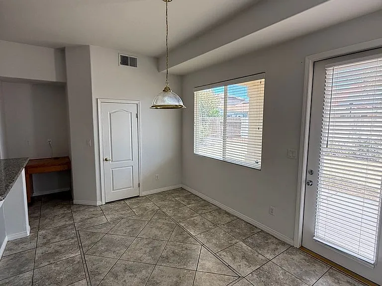12710 Crystal Cove Ave — Photo 5