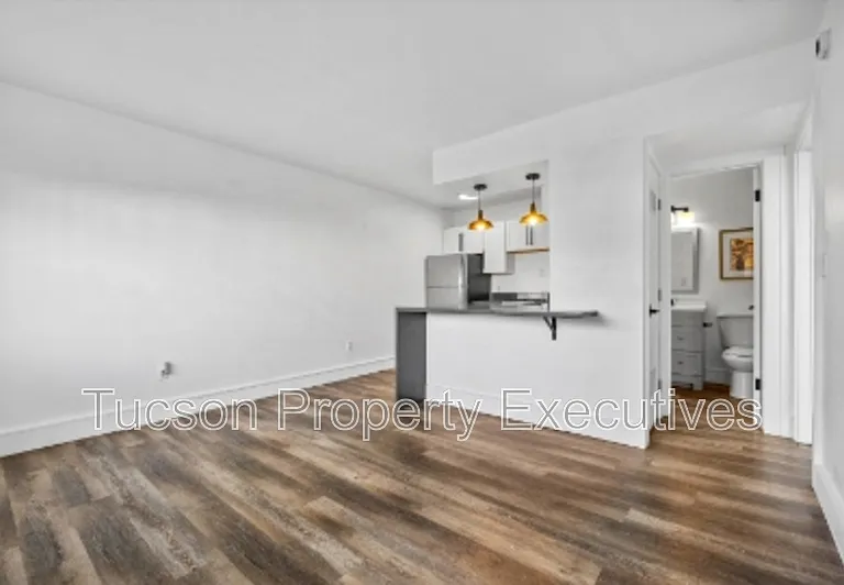 824 E 10th St #D — Photo 8