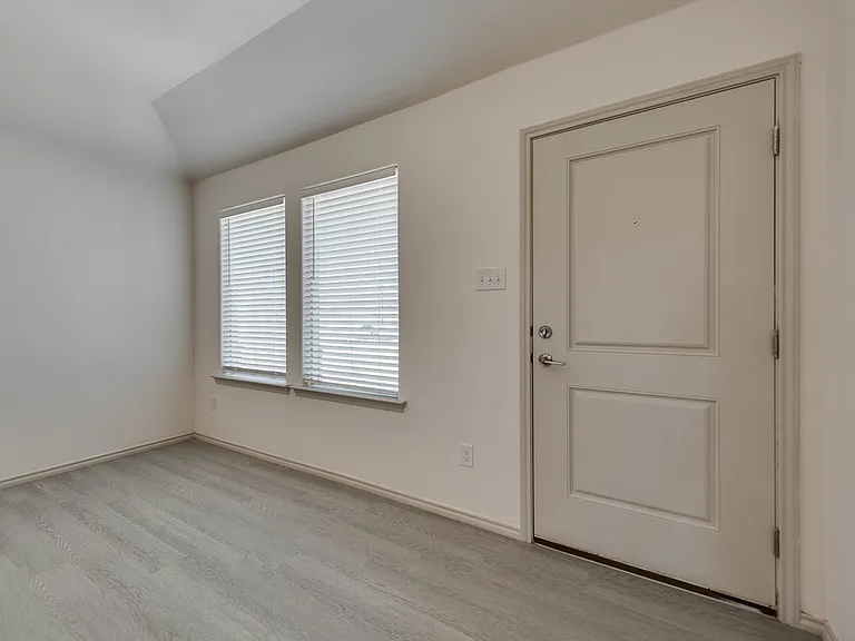 8212 E County Road 111 — Photo 2