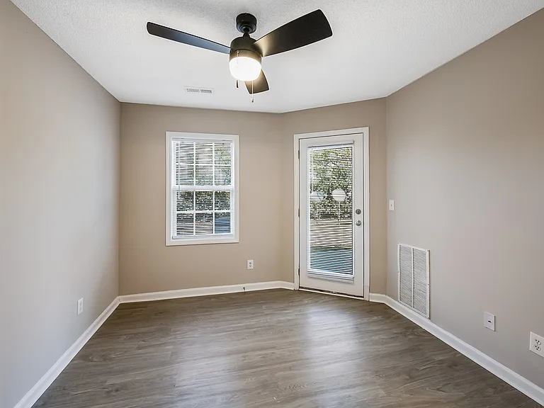 Spring Lake Apartments — Photo 9