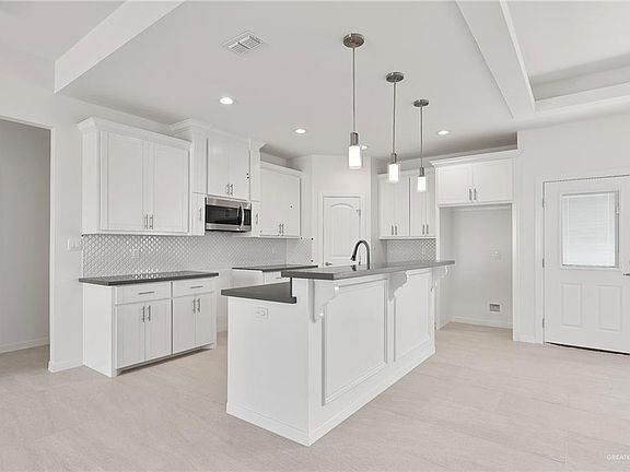 4th image of 3410 Lago Superior