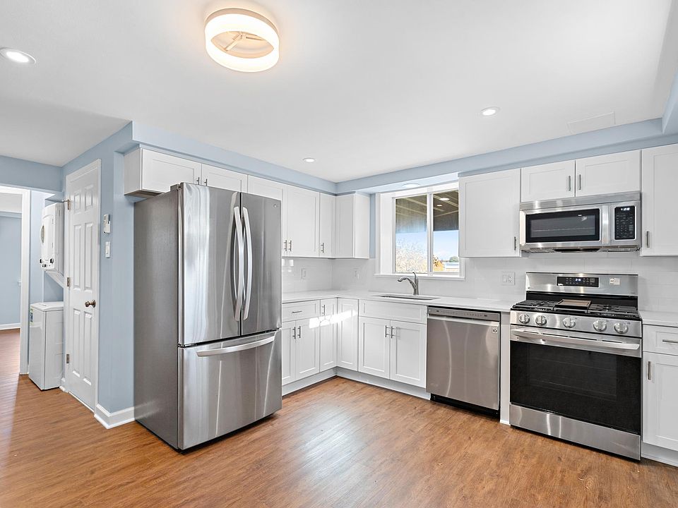 1st image of 48 Burns Ave Floor 1