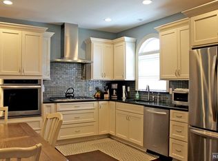 152 Philip Ave, Elmwood Park, NJ 07407