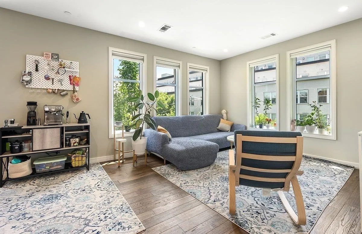 2 bed, 2.0 bath, 1128 sqft, $3,500 — Photo 3