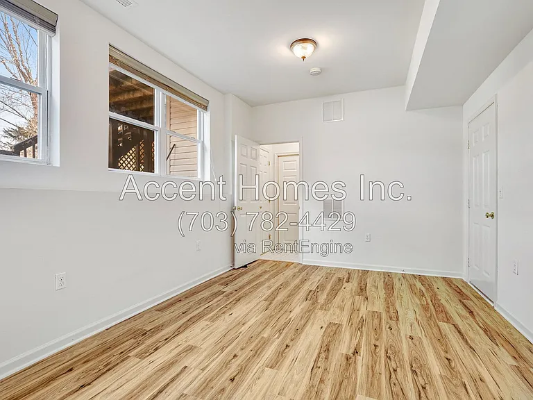21217 Millwood Sq — Photo 43