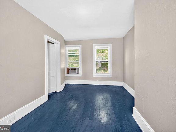 4th image of 40 S Governors Ave 3