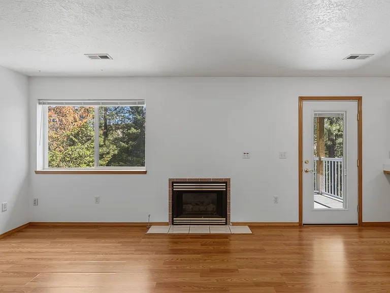 1329 W Qualchan Dr — Photo 10