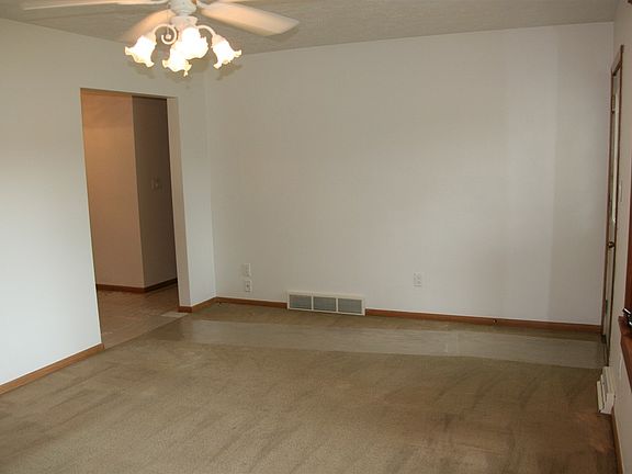 3rd image of 119 N Genevieve St