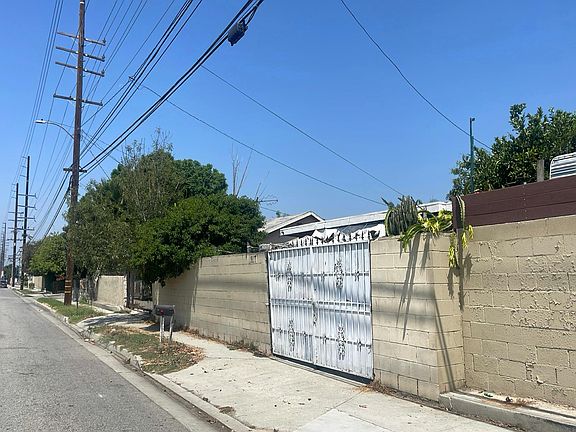 2nd image of 1617 E Greenleaf Blvd