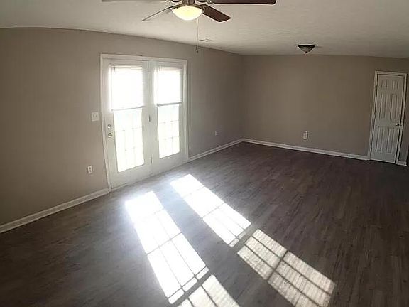 4th image of 359 Clover Cove Dr