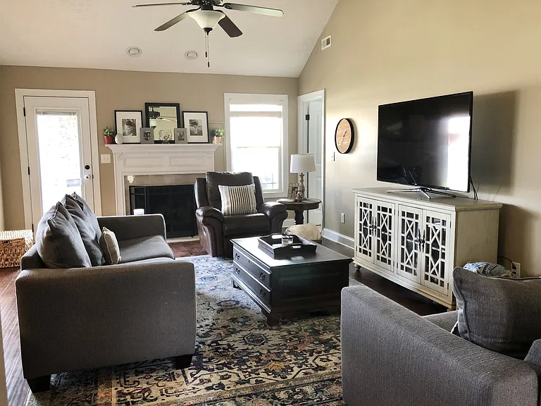 1223 Snowball Ln — Photo 4