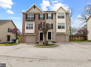 8 Shady Tree Ct, York, PA 17402