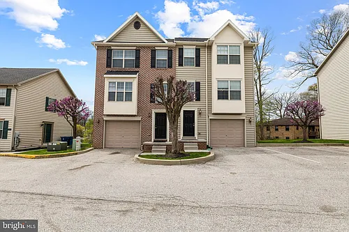 8 Shady Tree Ct Photo 1