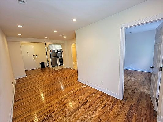 3rd image of 135 E 17th St #6X