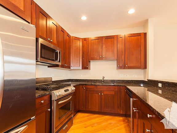 4th image of 3829 N Southport Ave #2B