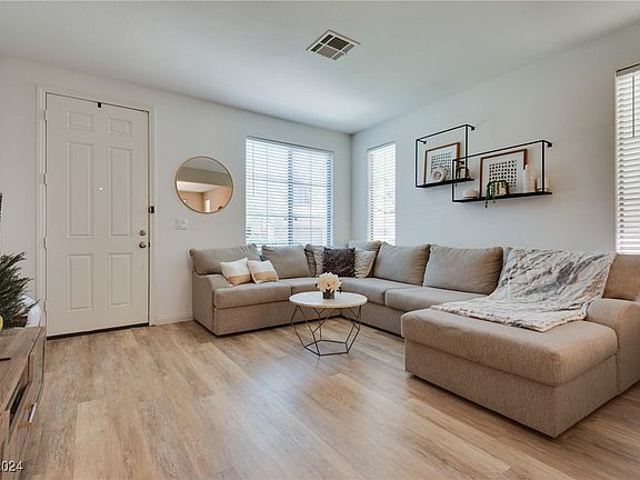 5th image of 9484 Stillwater Bend Ln