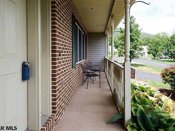 4th image of 152 Kathryn Dr