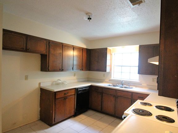2nd image of 1911 Blueberry Dr APT 2