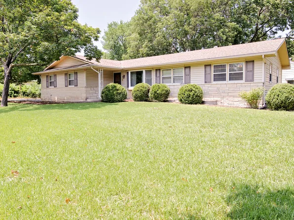 1410 W 21st St, Lawrence, KS 66046