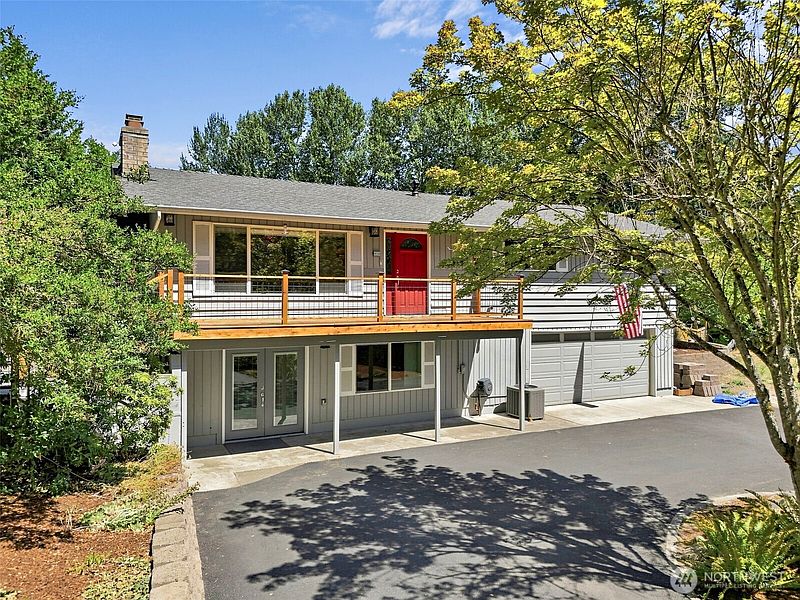 2nd image of 629 43rd Avenue SW