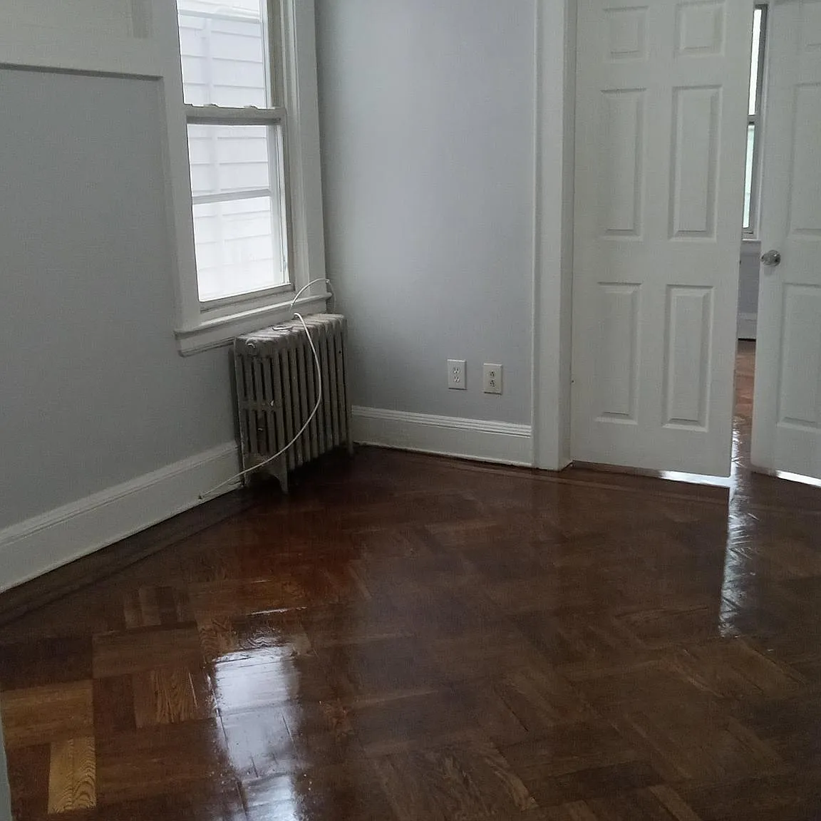 160 Linden Ave — Photo 2