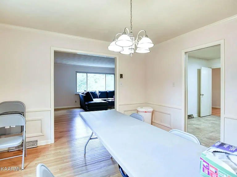 200 Suburban Rd — Photo 18